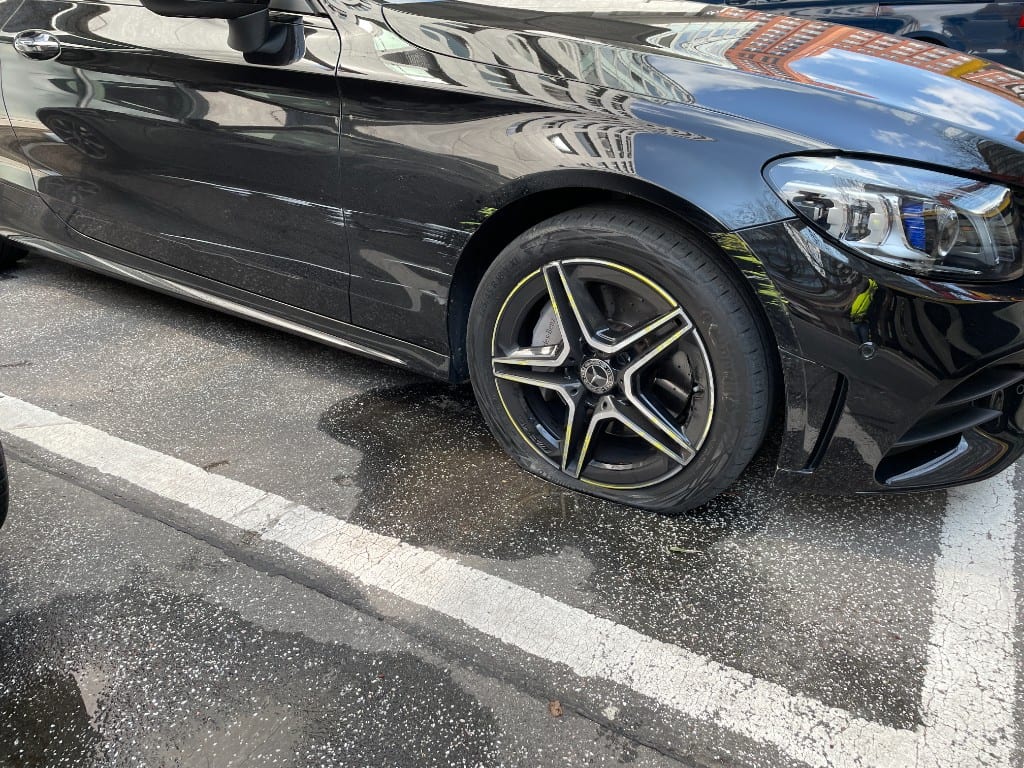 Mercedes C-Klasse mit Lack- und Felgenschaden